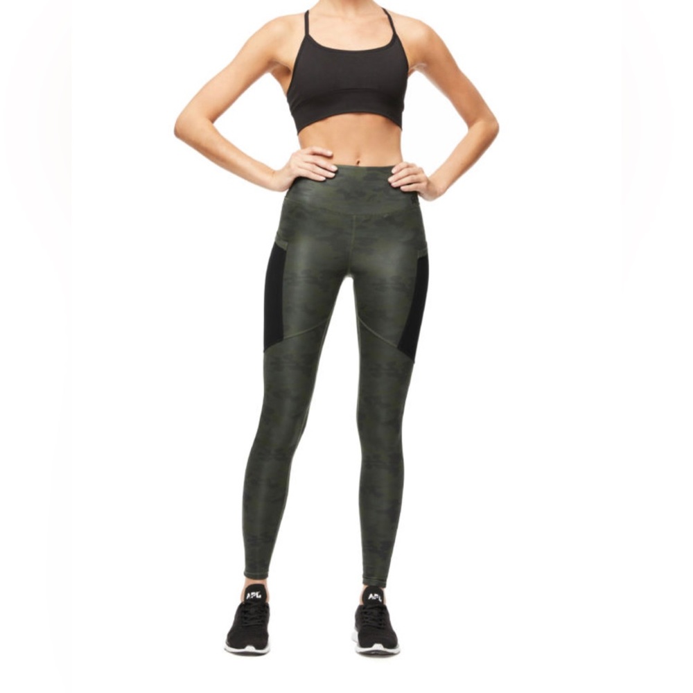 Good American Pocket Sculpt Camo Leggings